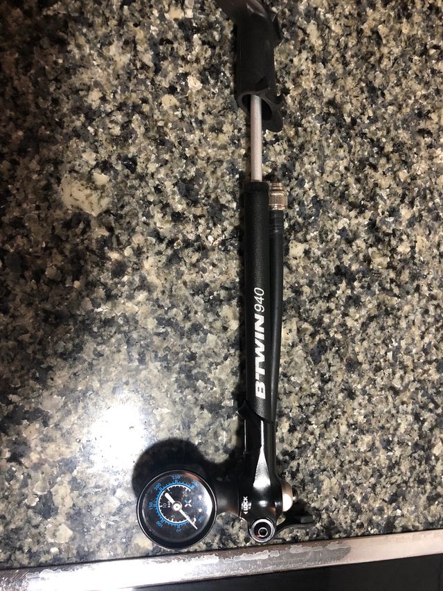 Bomba para hinchar bici.