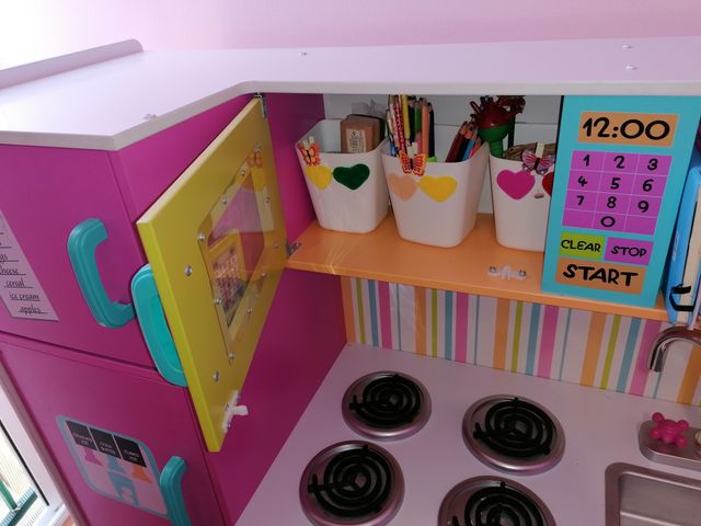 Cocina de juguete Kidkraft de segunda mano por 120 € en Málaga en WALLAPOP