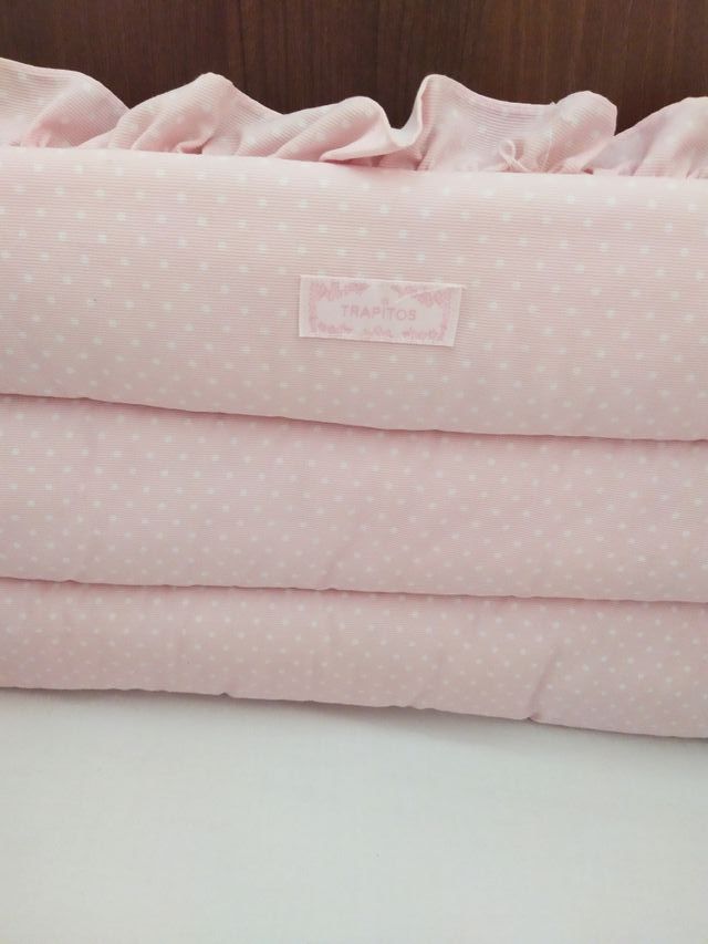 colcha y chichoneras en color rosa Trapitos