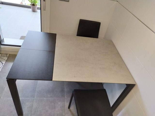 URRATEGI, MESA EXTENSIBLE DE DISEÑO 90X90 