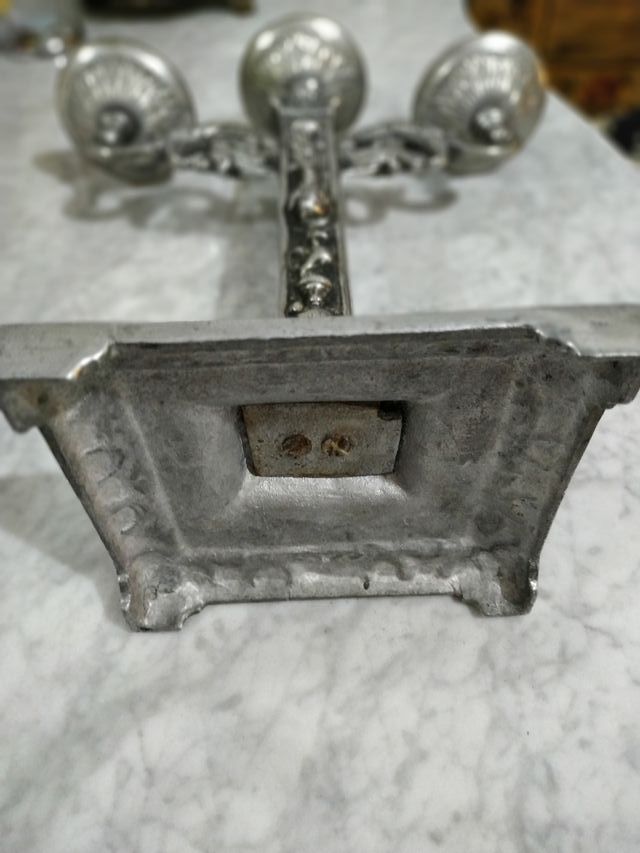 Candelabro antiguo plateado de segunda mano por 45 € en Madrid en WALLAPOP