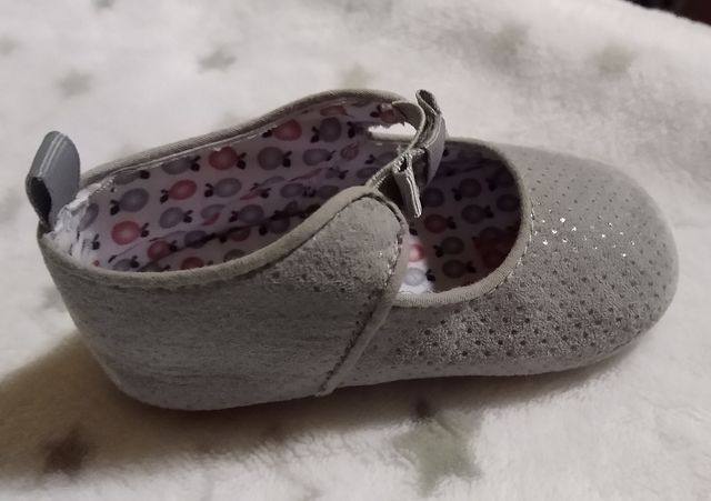 Zapatos de bebé a estrenar