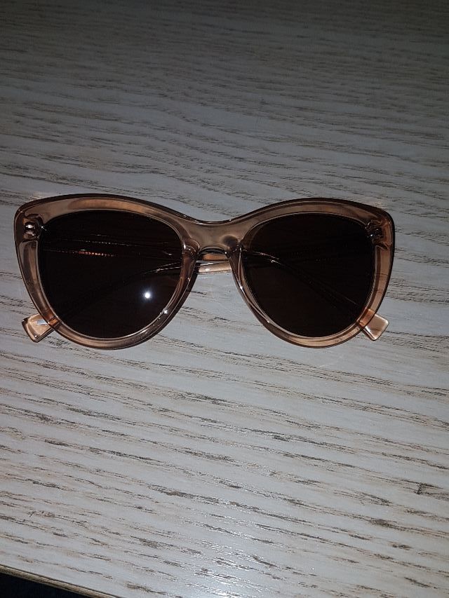 BAJO PRECIO. GAFAS DE SOL SIN ESTRENAR.