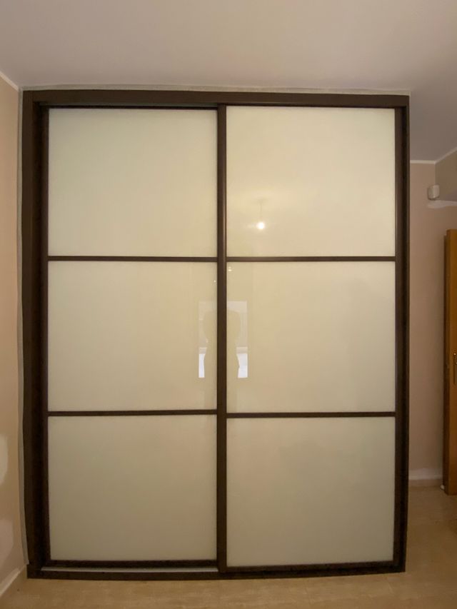 Armario con puertas correderas de segunda mano por 250 € en La Beguda