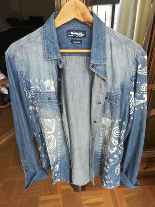 CAMISA VAQUERA DESIGUAL HOMBRE M de segunda mano por 20 EUR en Málaga en  WALLAPOP