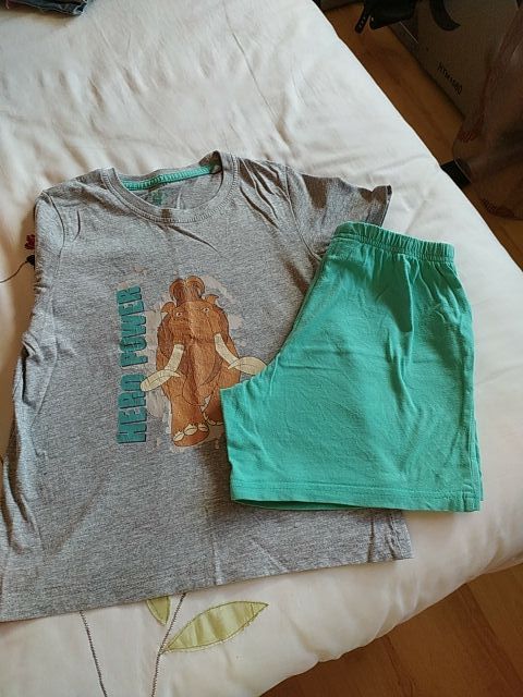 Lote de 2 pijamas T 6-8