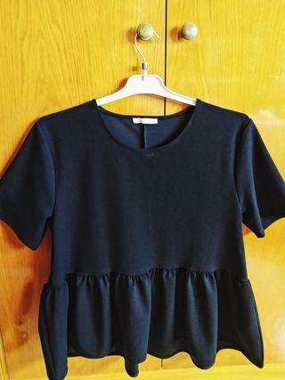 Blusa con volantes de segunda mano en Cartagena en WALLAPOP Blusa con volantes de segunda mano en WALLAPOP