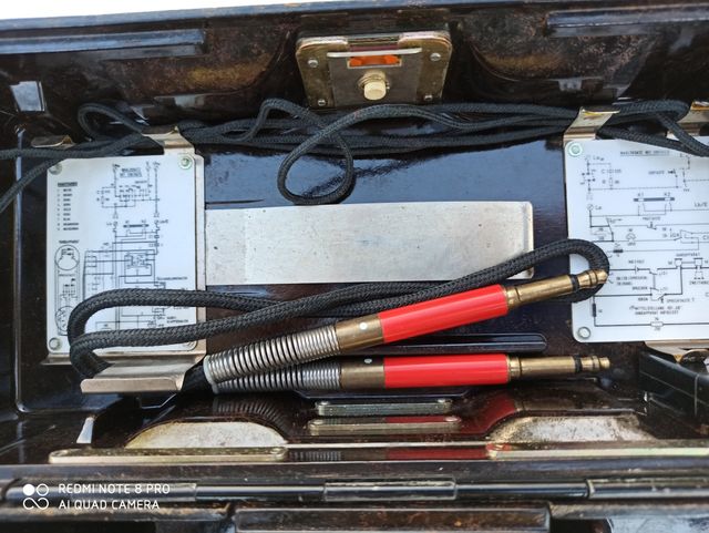 Antiguo teléfono campaña alemán