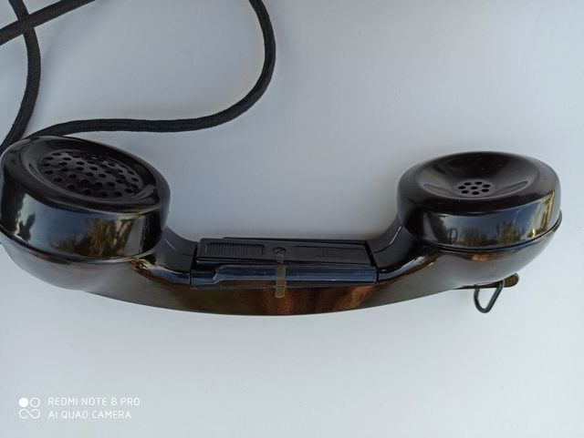 Antiguo teléfono campaña alemán