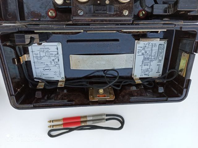 Antiguo teléfono campaña alemán