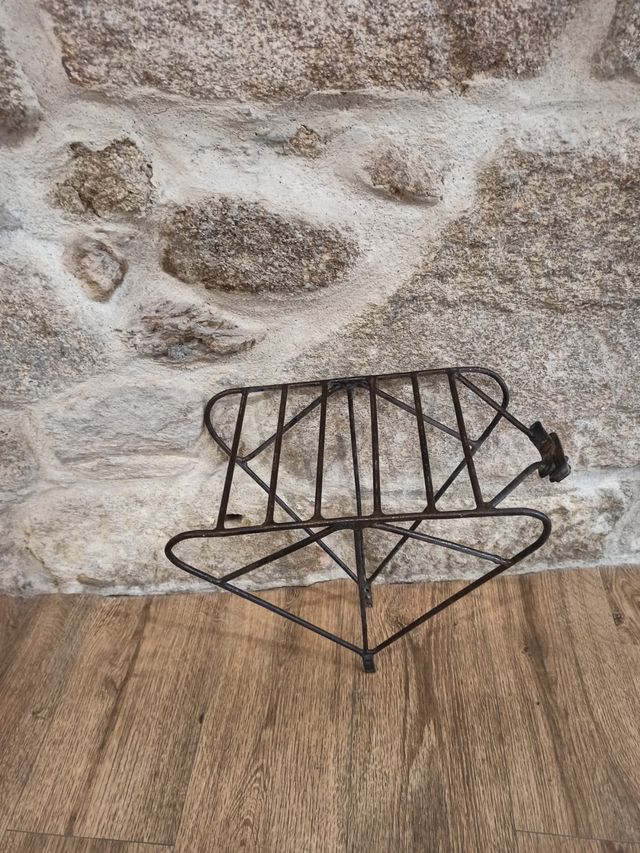 Portaequipaje antiguo de bicicleta