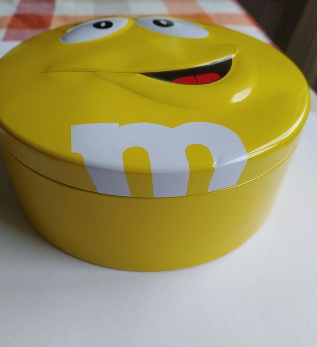 LOTE CAJAS DE METAL Y CHOCOLATES m&m 