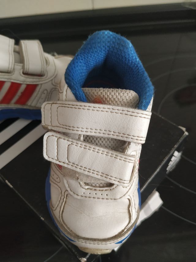 zapatillas bebé Adidas talla 20