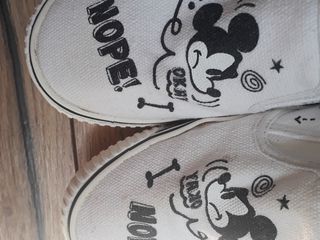 Zapatillas Mickey Mouse Zara 28\\/29 de segunda mano por 10 EUR en Alcorcón  en WALLAPOP