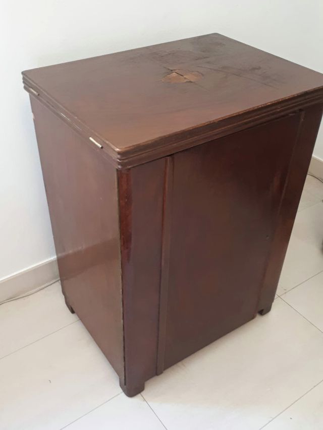 Máquina de coser antigua mueble auxiliar de segunda mano por 48 € en