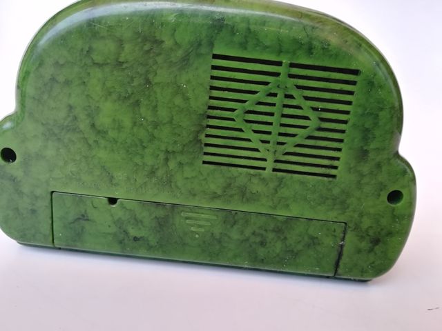 Miniatura de radio antigua. gbp