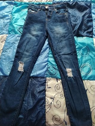 Pantalón vaquero de Lefties de segunda mano por 9 EUR en Cuenca en WALLAPOP