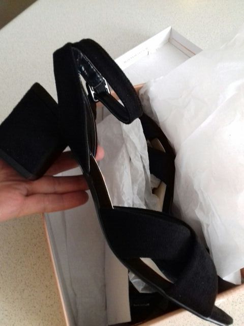 Zapatos nuevos.(en Teatinos)