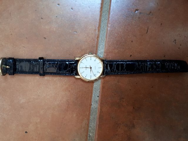 Reloj piel Suzuki chapado  dorado