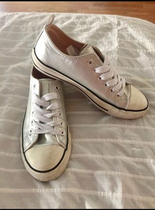 Zapatillas punta blanca de segunda mano por 3 EUR en Arganda del Rey en  WALLAPOP