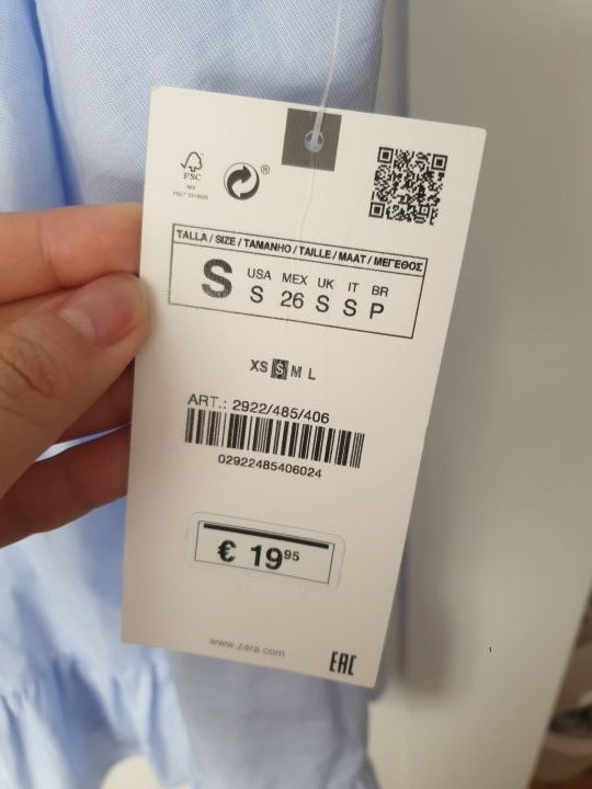 Blusa Camiseta con volante Zara