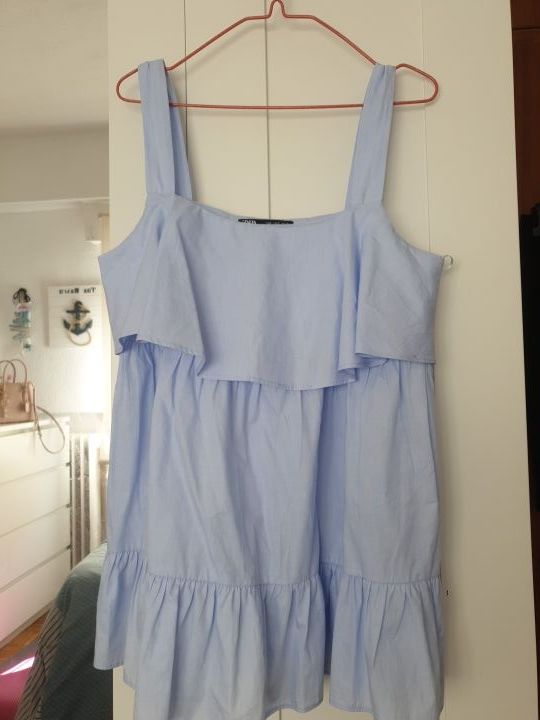 Blusa Camiseta con volante Zara