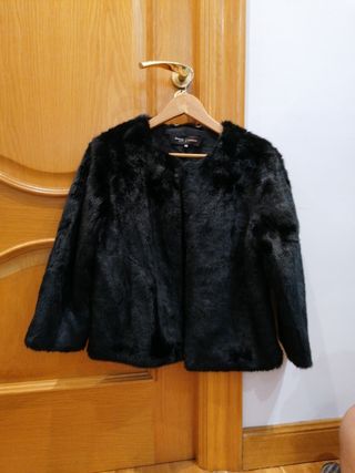 Chaqueta pelo negro de fórmula joven talla 44 de segunda mano por 12 EUR en  Burlada en WALLAPOP