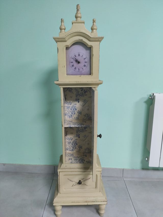 Reloj restaurado armario