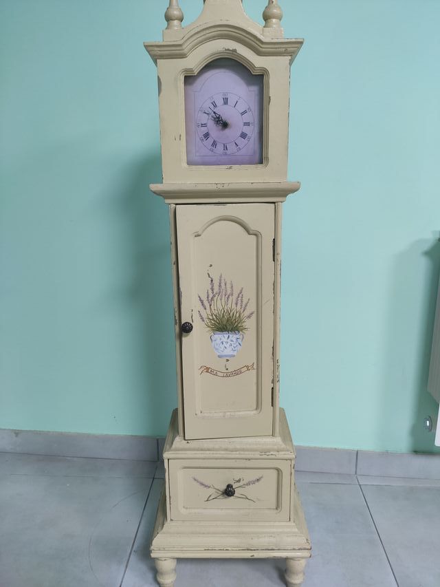 Reloj restaurado armario