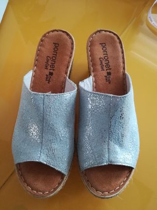 Zuecos Porronet de segunda mano por 35 EUR en Hondarribia en WALLAPOP