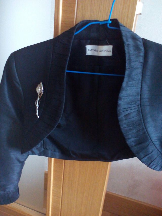 Torera Negra. No incluye el broche