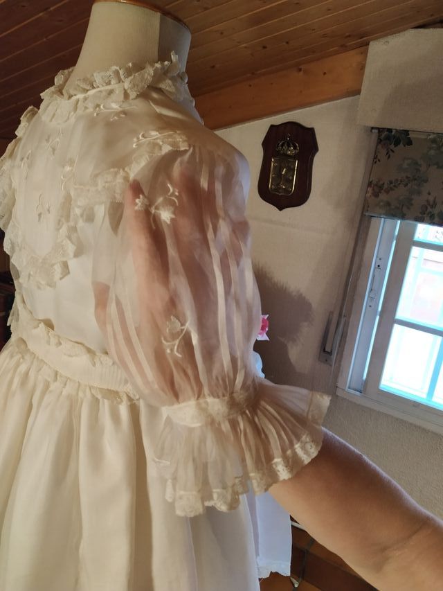 vestido comunión blanco roto gasa natural bordada