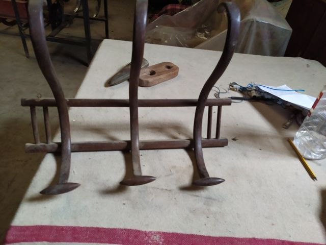 colgador Tonet de 3 brazos