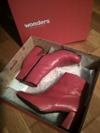 Botines piel Wonders de segunda mano por 24 EUR en Alfocea en WALLAPOP