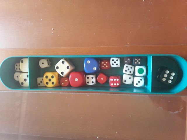 Dados, colección de madera y plástico 23diferentes