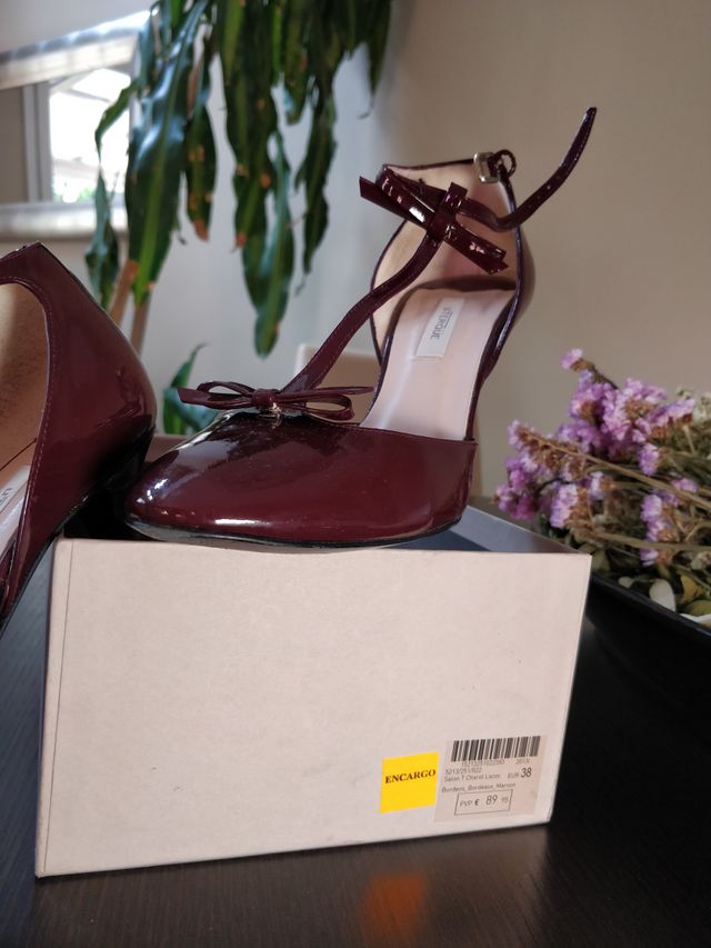 zapatos Uterqüe burdeos charol (piel)