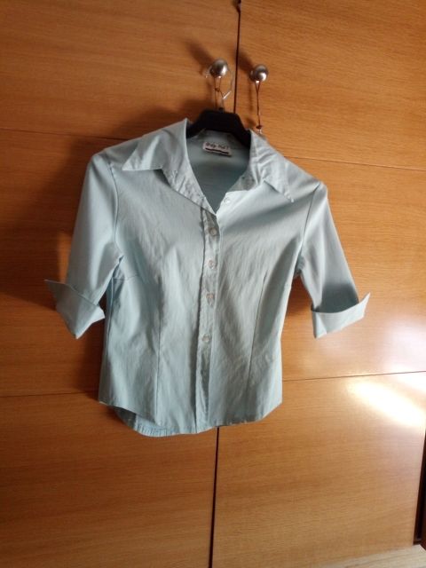 camisa de licra celeste media manga
