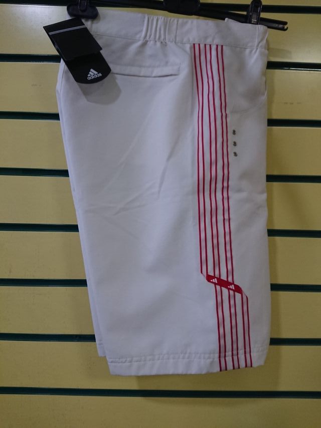 Pantalón bermudas Adidas