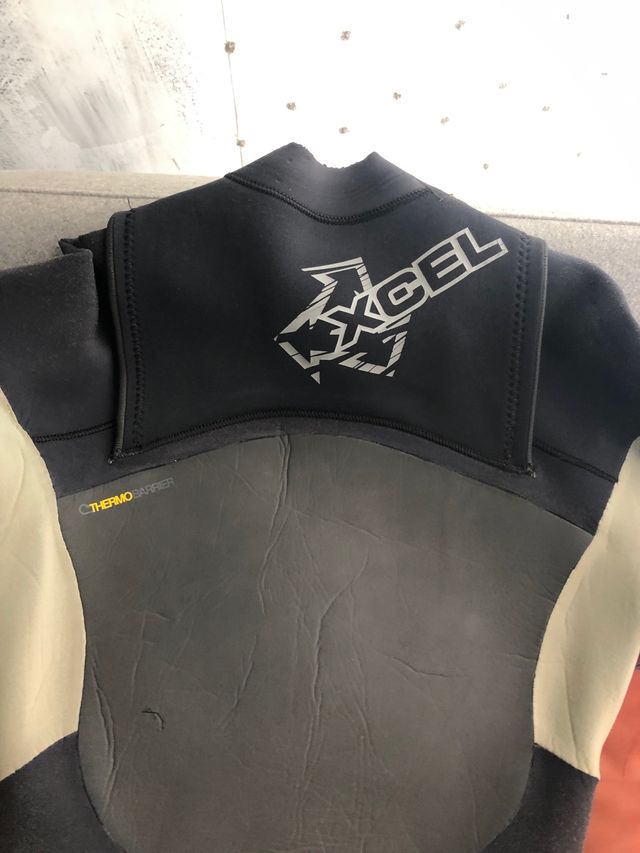 Traje de surf Excel modelo Infinity 3x2mm