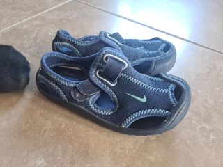 Zapatillas Nike con Agua Bendita y Crucifijo cuestan $ 4.OOO