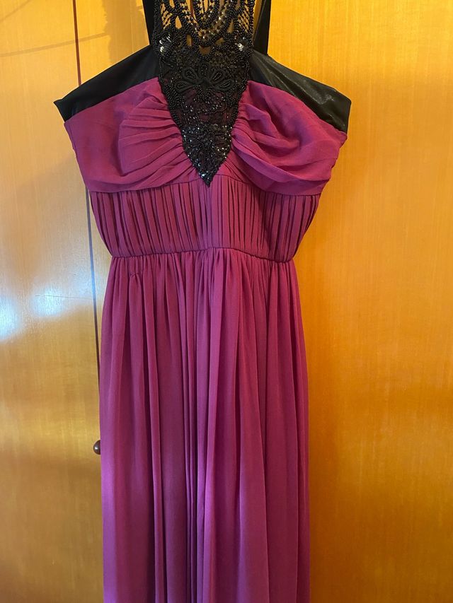 Vestido de fiesta largo. Mango