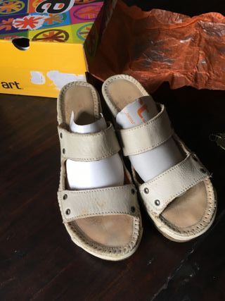 Sandalias marca Art Company de segunda mano por 28 EUR en Barcelona en  WALLAPOP