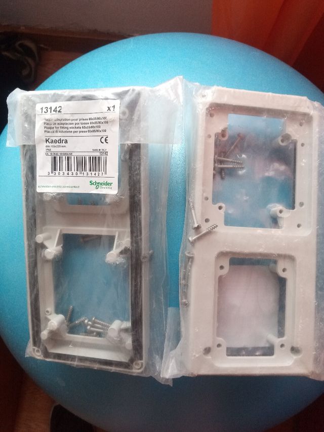 PACK 2Placas adaptación por tomas. SCHNEIDER.