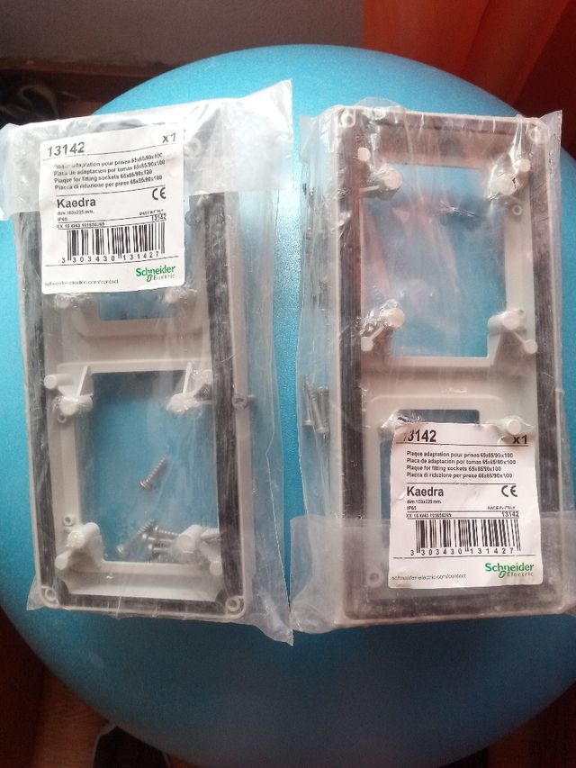 PACK 2Placas adaptación por tomas. SCHNEIDER.