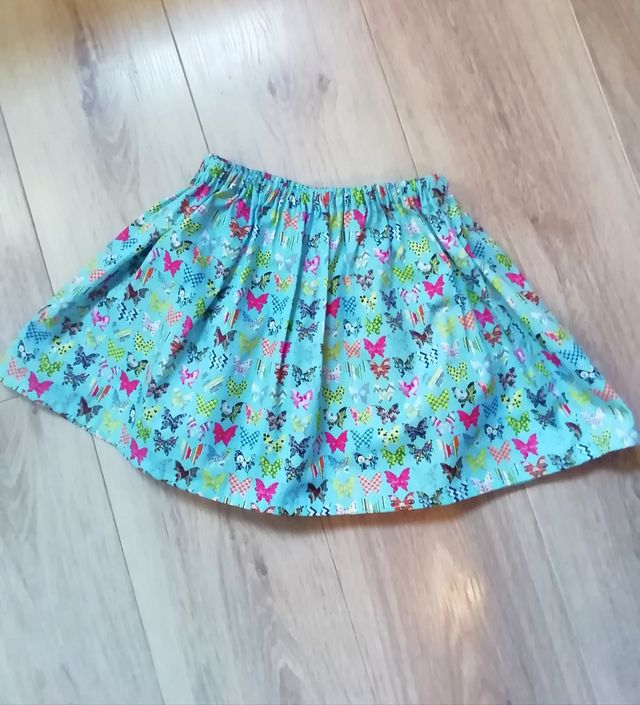 Conjunto camiseta y falda niña