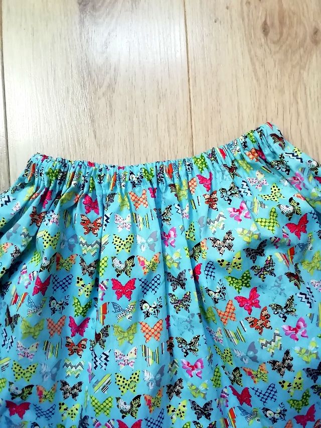 Conjunto camiseta y falda niña