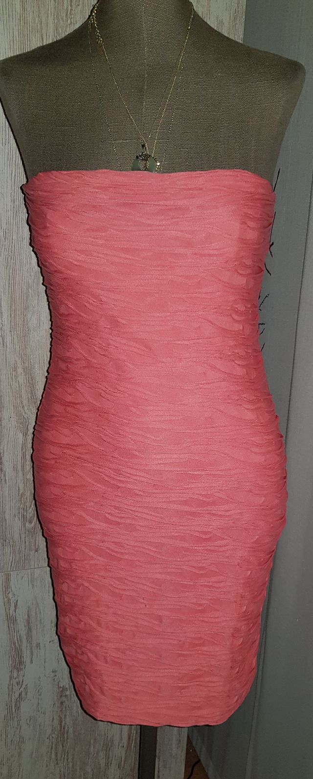 vestido corto coral zara.