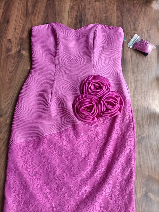 vestido con ETIQUETA
