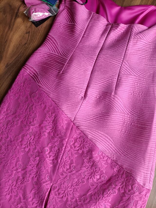 vestido con ETIQUETA