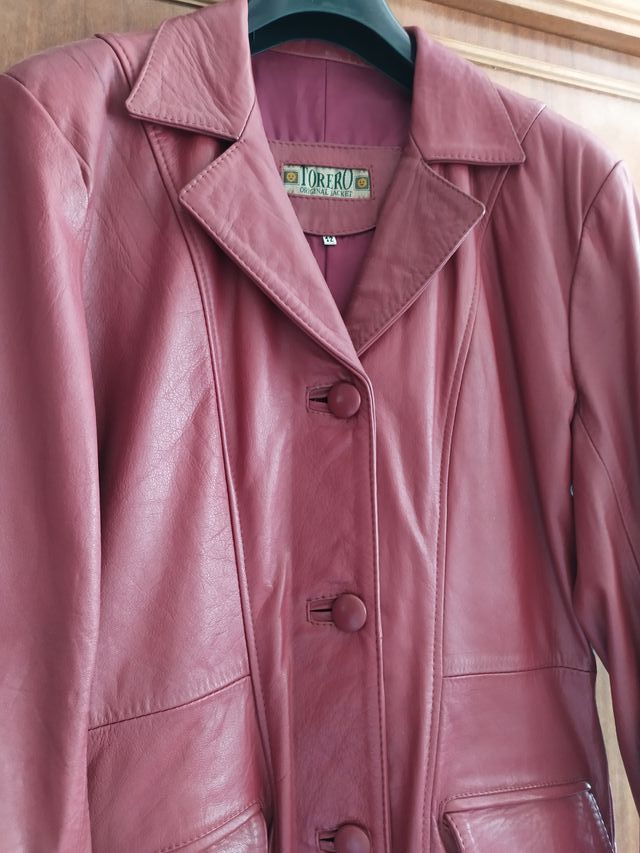 abrigo color granate